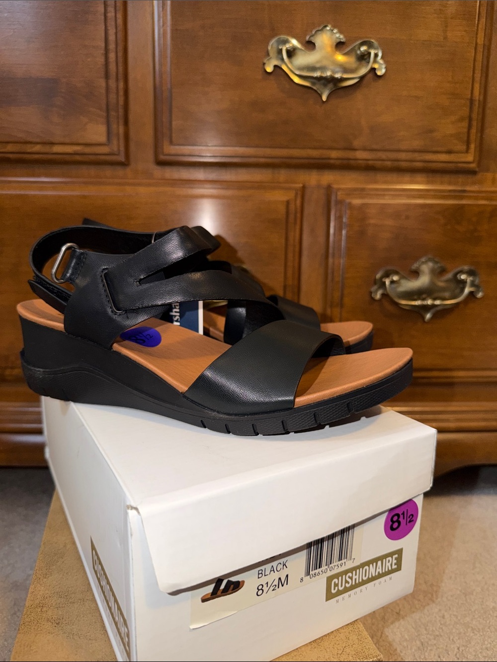 NWT 8 1/2 Womens Black Sandals
